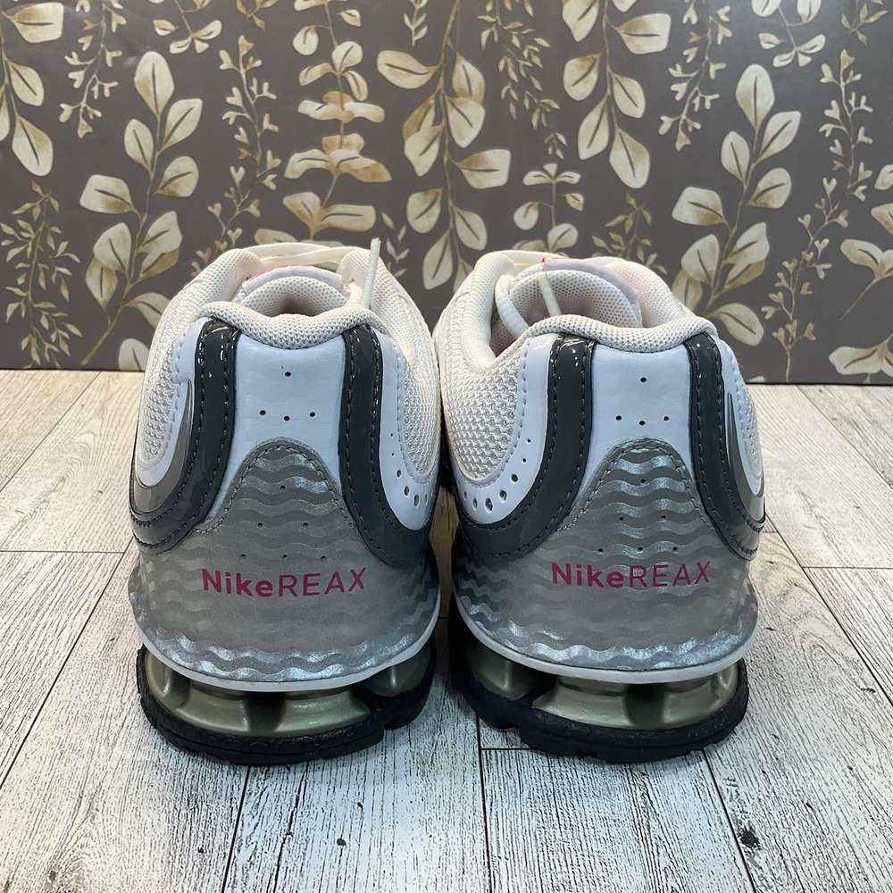 Nike Reax Run 5 Women's Size 7 White Metallic Silver 407987-116 - Picture 4 of 8